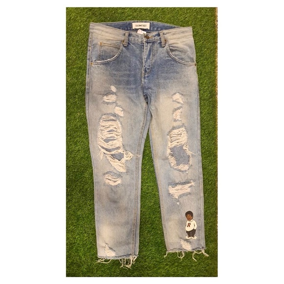 Women’s ripped Denim Jeans-New✨ - Picture 2 of 9